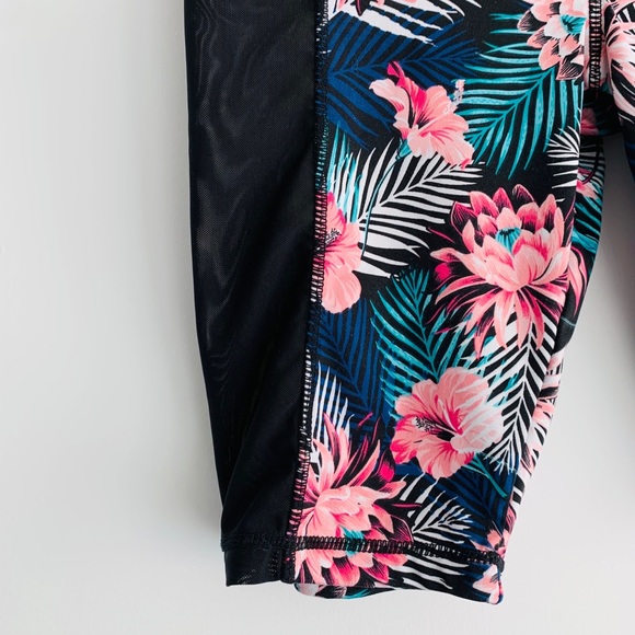 Floral gym biker shorts. Mesh on the side. Medium - Picture 3 of 6